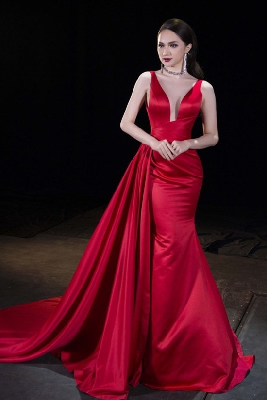 Gu thời trang của Hương Giang Idol tại Hoa hậu chuyển giới